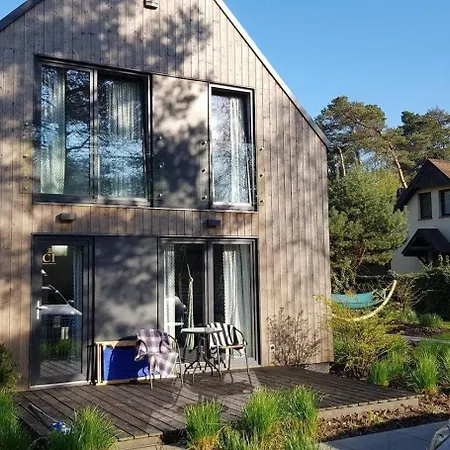 別荘 In Mit Grill, Garten Und Terrasse
